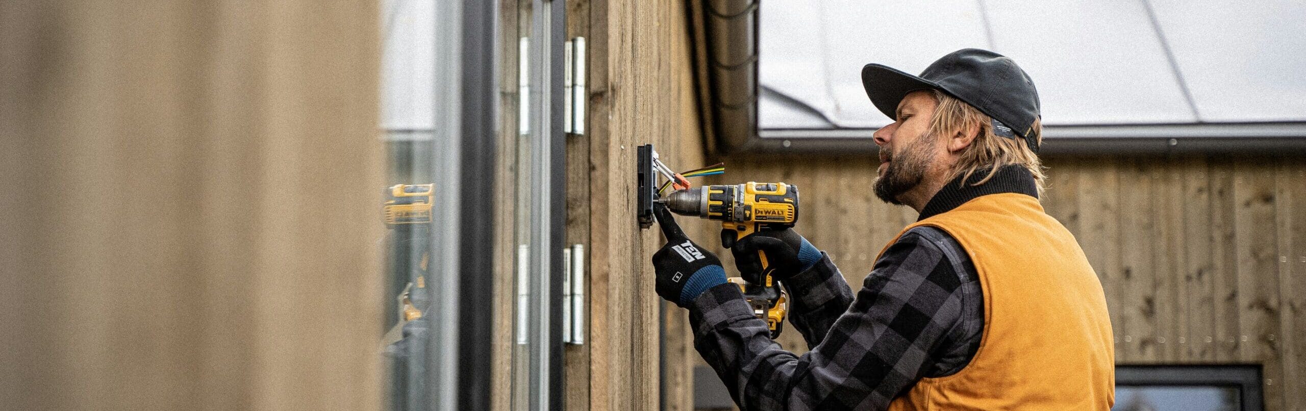 does an electrician install cctv