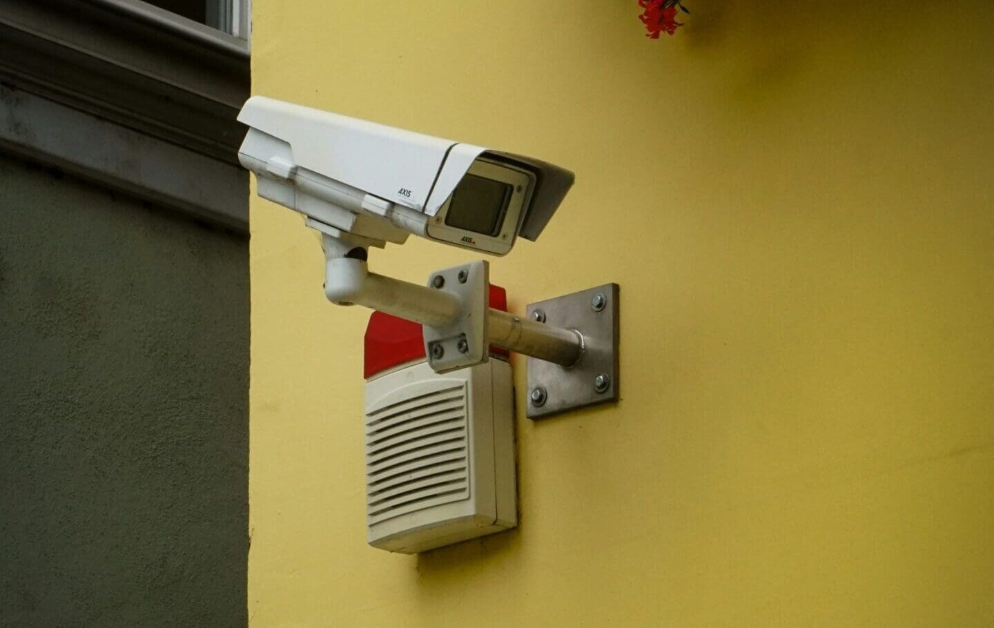 is it worth installing cctv at home